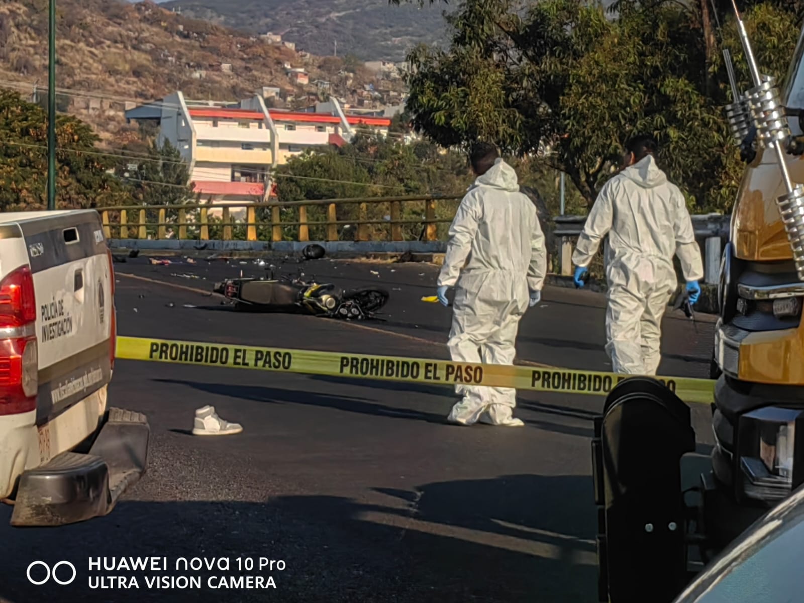 Impacta motociclista de frente e intenta huir