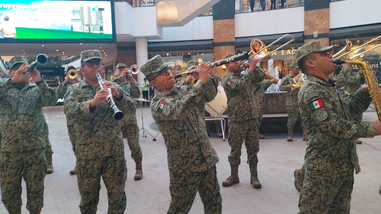 Flashmob por Personal de la Banda de Música de la XII Región Militar