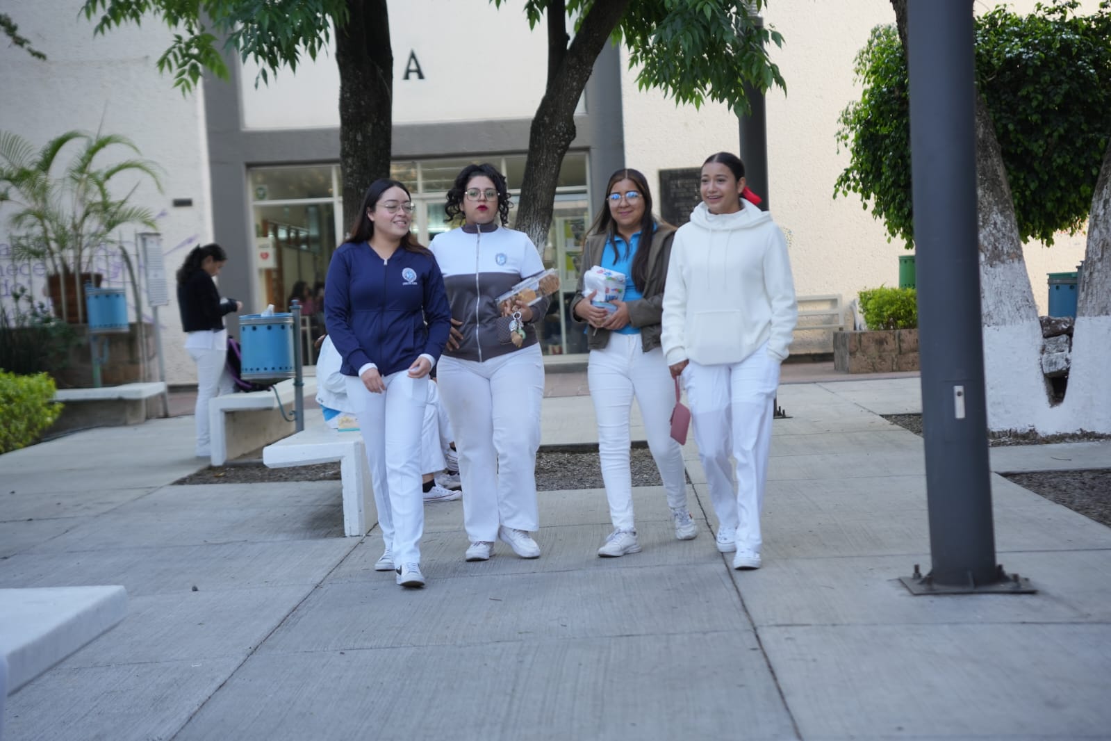 Miles de estudiantes realizan actividades académicas en la UMSNH sin contratiempos