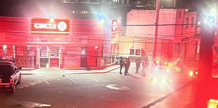 Tripulante de una camioneta y seguidores de un torito de petate protagonizaron riña