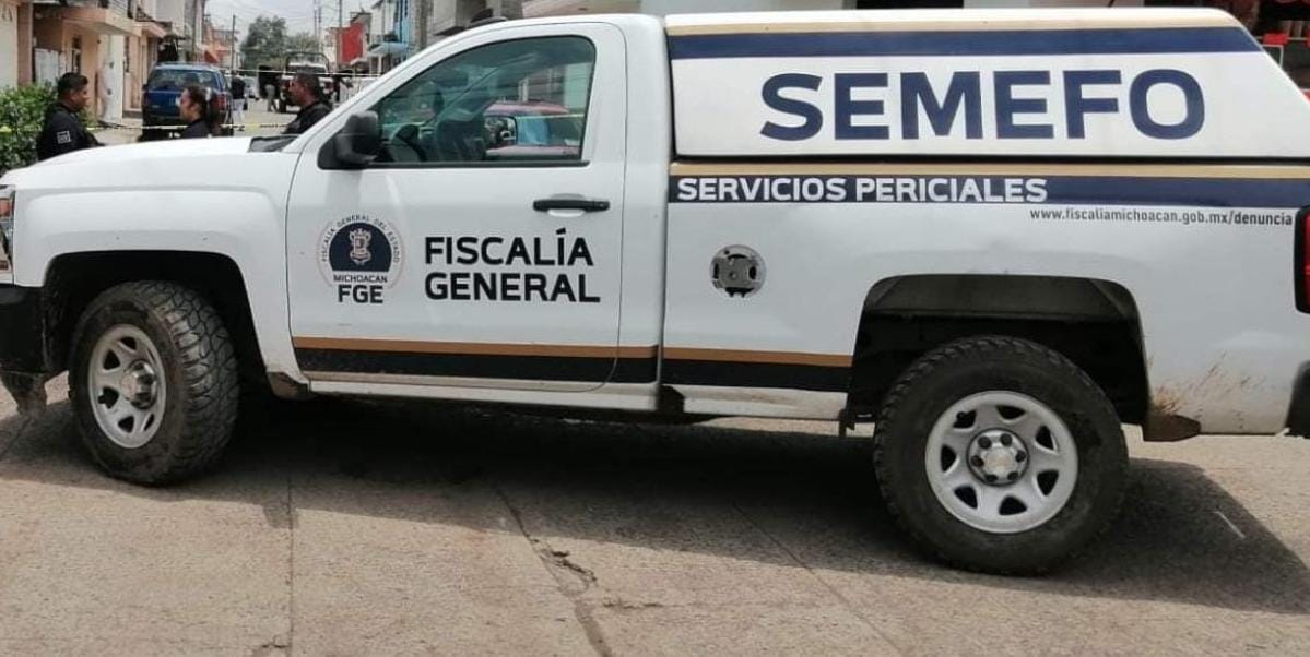 Encuentran camioneta abandonada con los cu3rpos de un hombre y una mujer