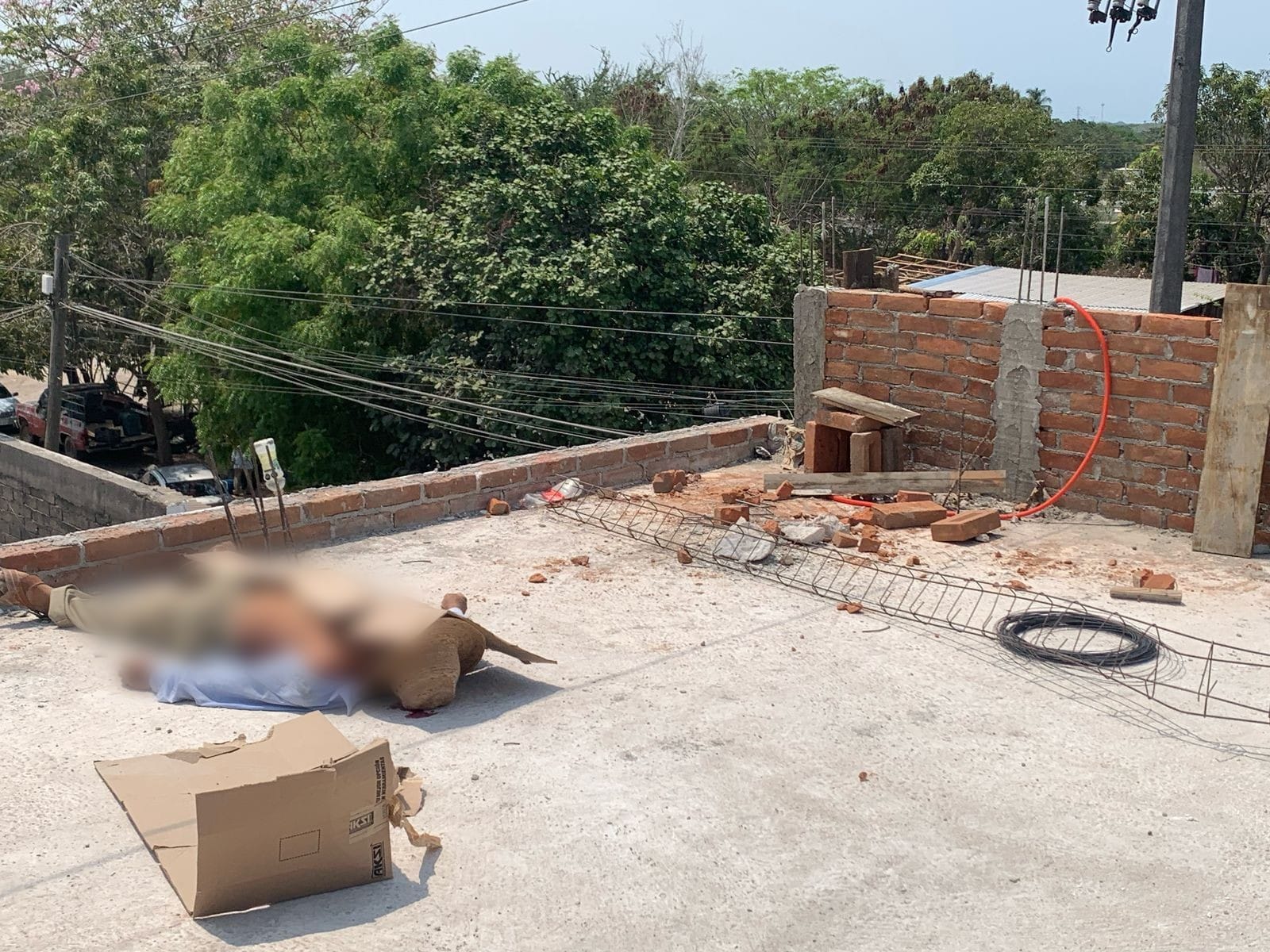 Obrero pierde la vida electrocutado en Lázaro Cárdenas