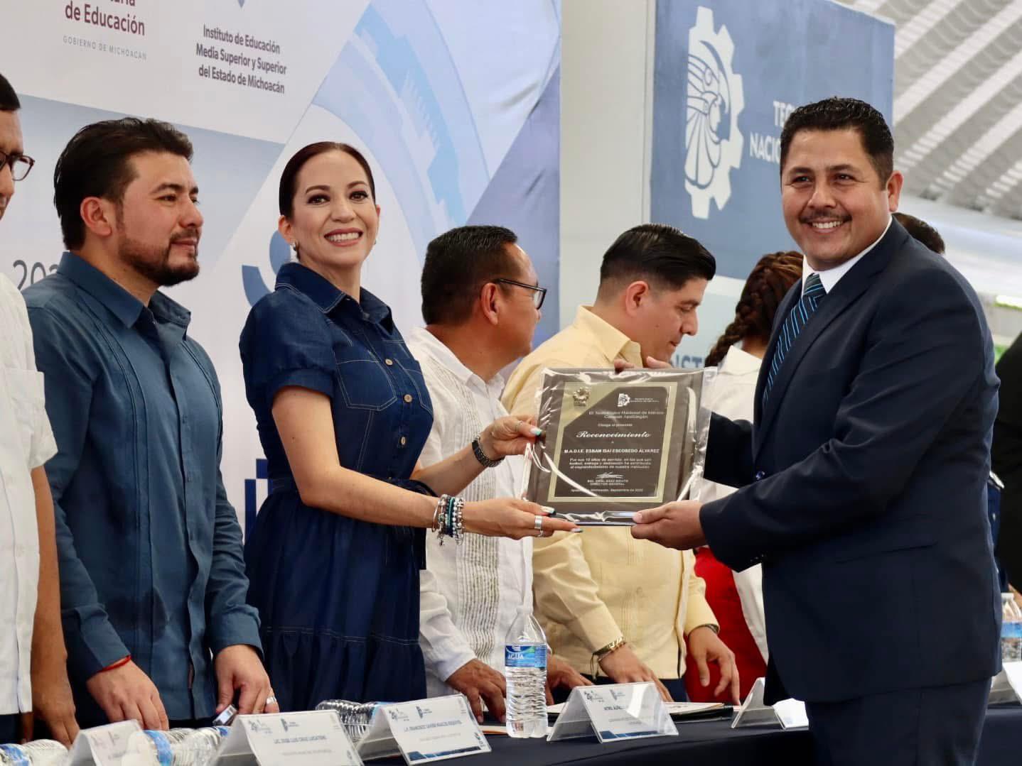 Michoacán consolida estabilidad laboral y fortalecimiento académico para docentes