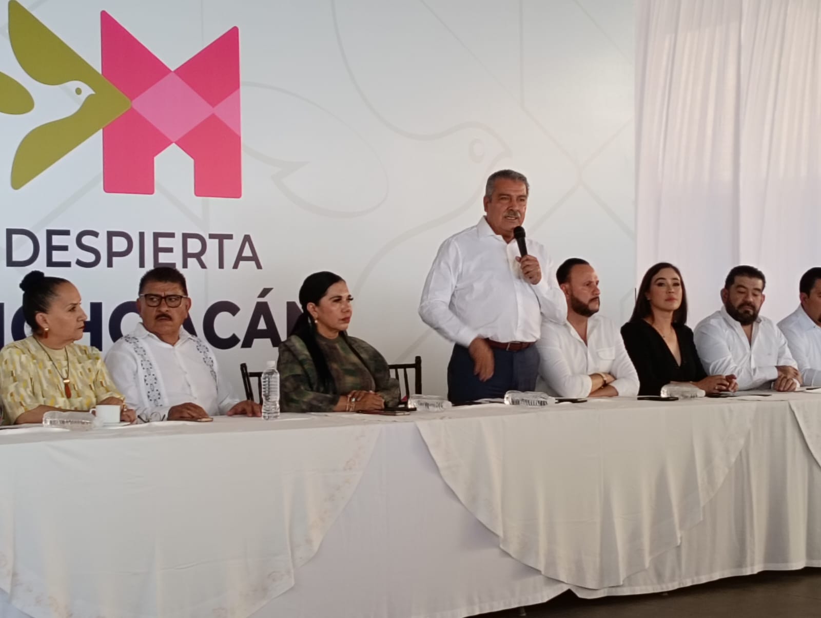 Perredistas se suman a Morón, pero no a Morena.