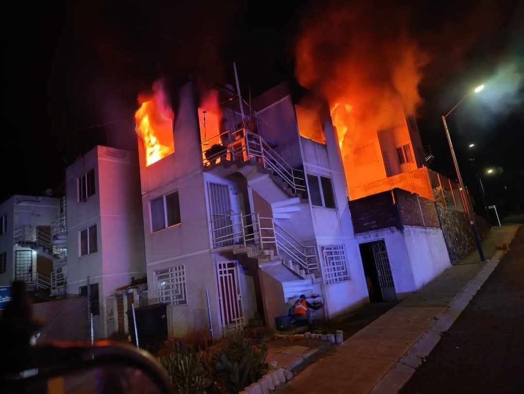 Se incendia departamento en el fraccionamiento Jardín de la Montaña, en Morelia