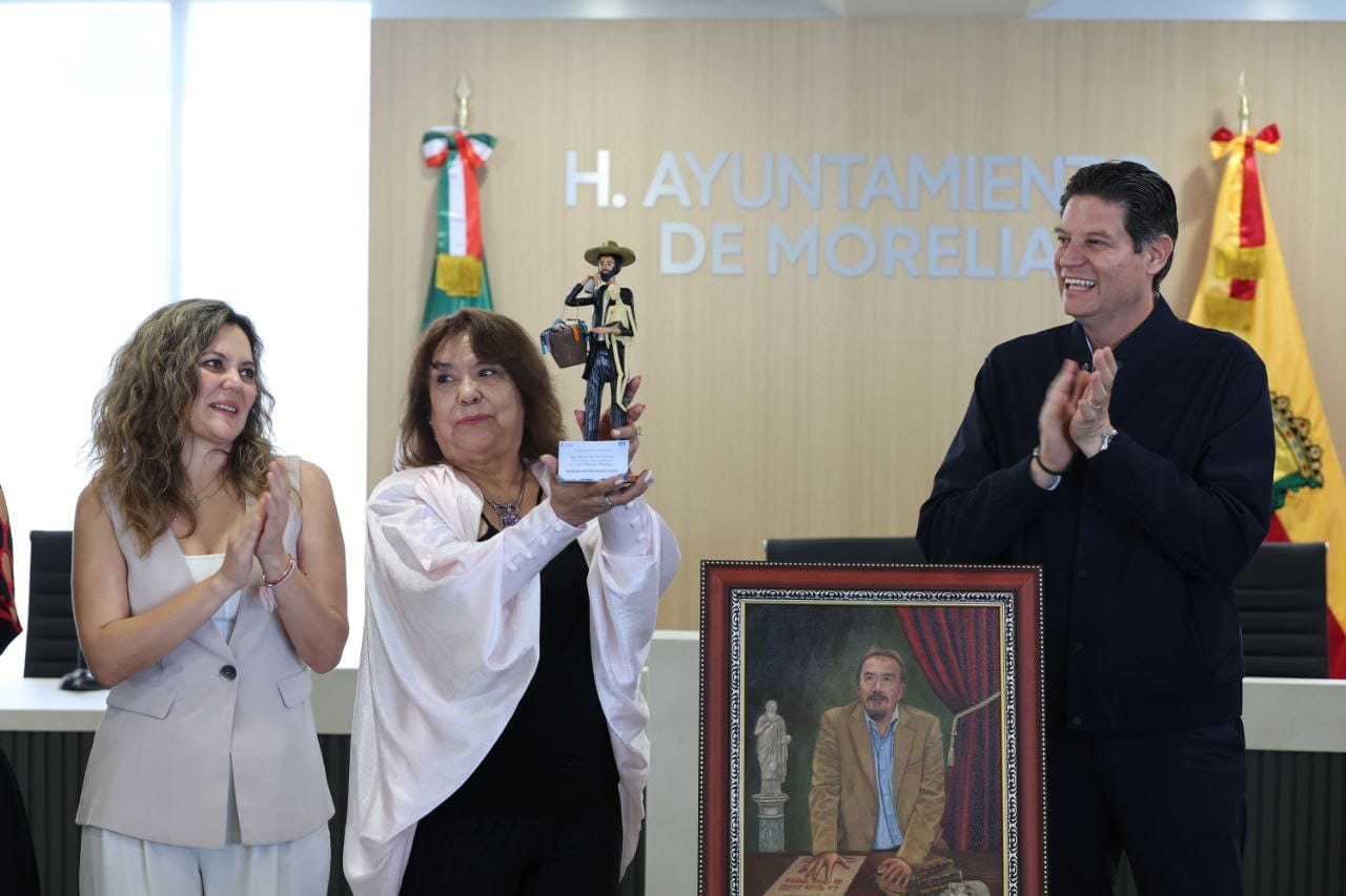 Alfonso Martínez reconoce el legado del primer actor Manuel Guízar