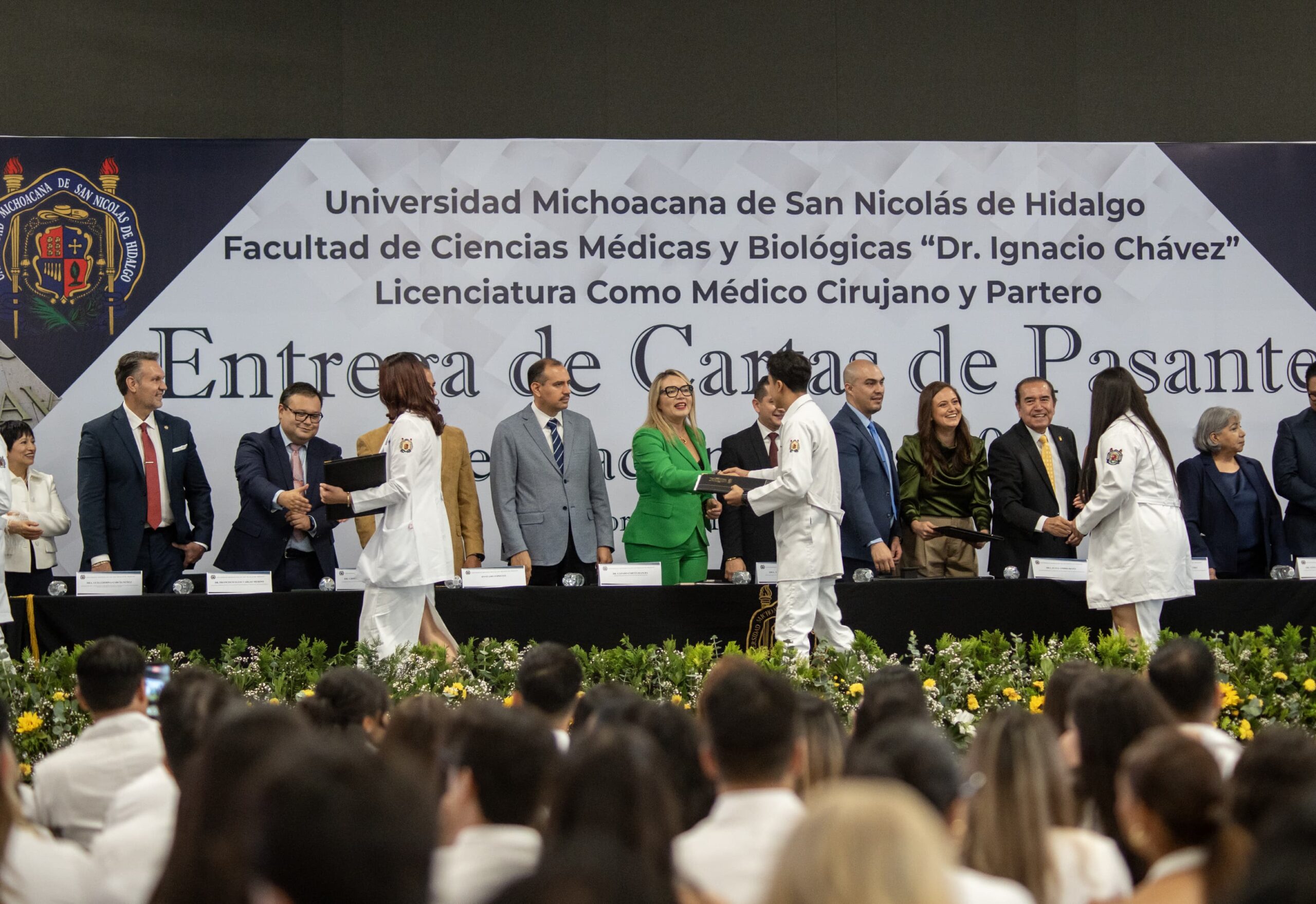 Ustedes son testimonio vivo de que los sueños se alcanzan, señala Yarabí Ávila ante graduados de Medicina