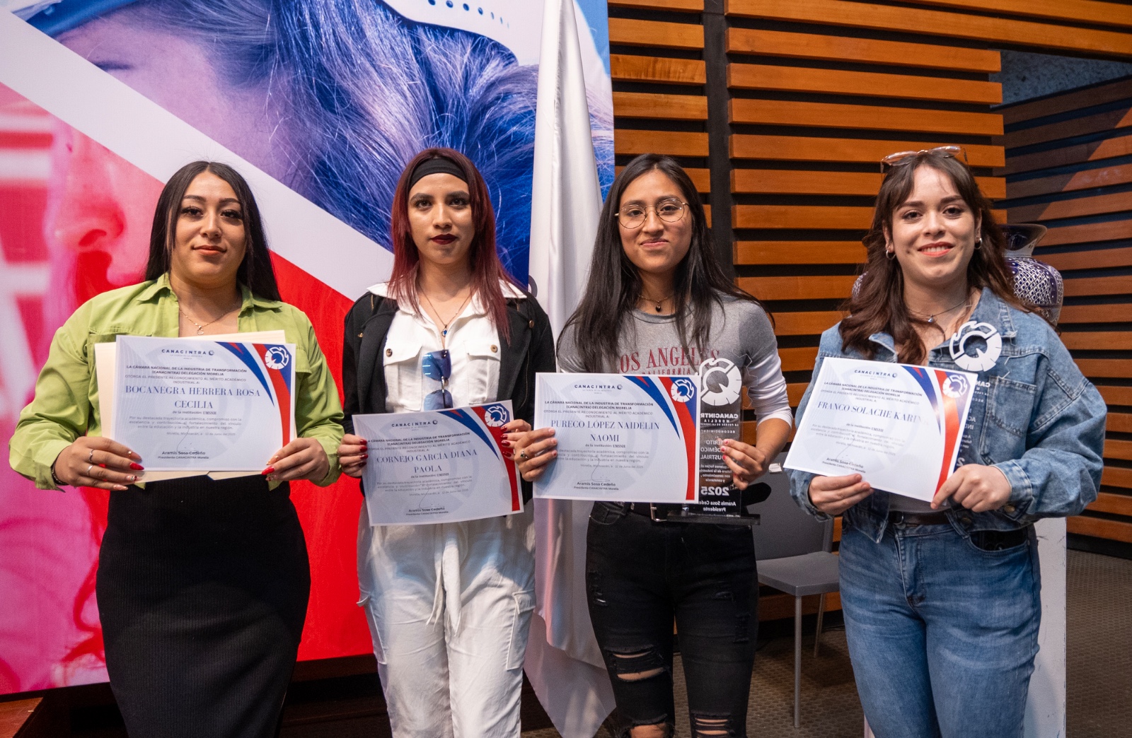 Estudiantes nicolaitas reciben el Reconocimiento al Mérito Académico Industrial