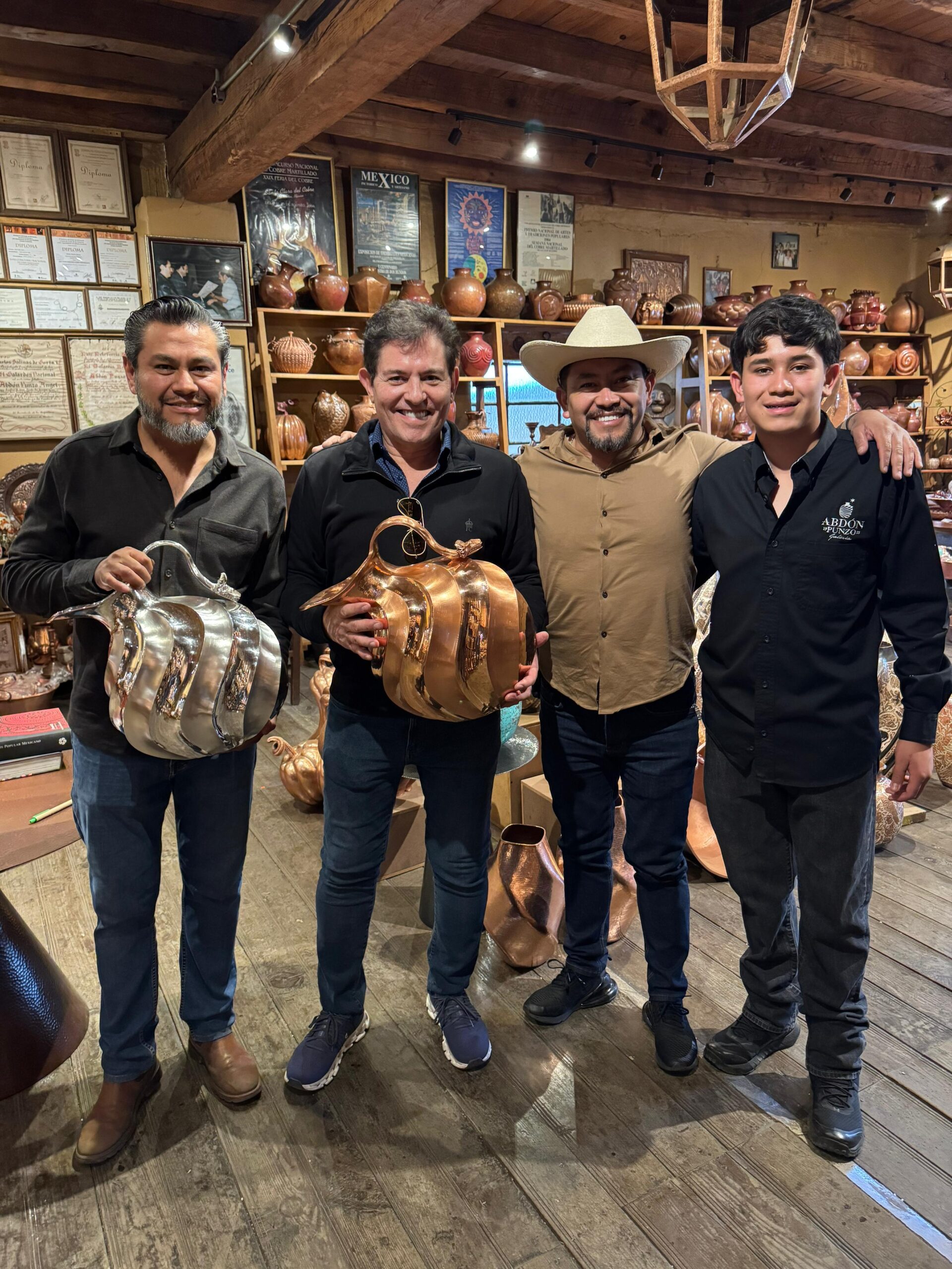 Ernesto Laguardia visita el Pueblo Mágico de Santa Clara del Cobre