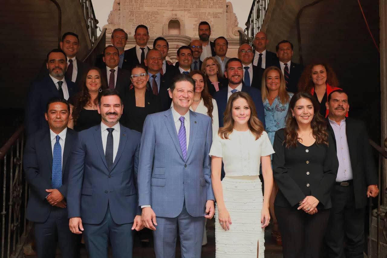 Entrega Alfonso Martínez su Primer Informe de Gobierno