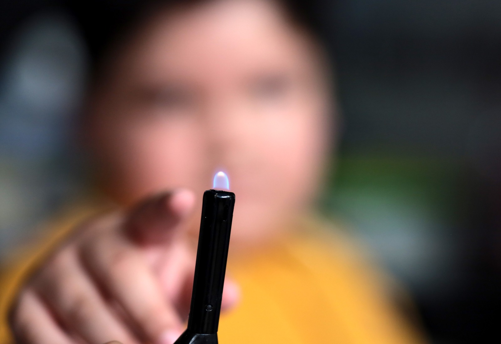 Reforzar seguridad en el hogar previene quemaduras en infancias