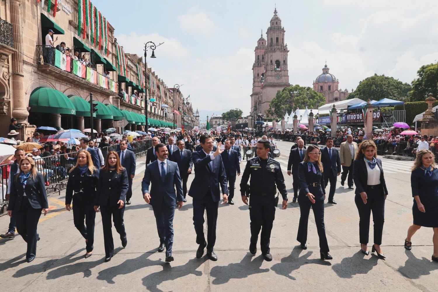Espectacular desfile en honor a Morelos, corona el programa patrio en Morelia
