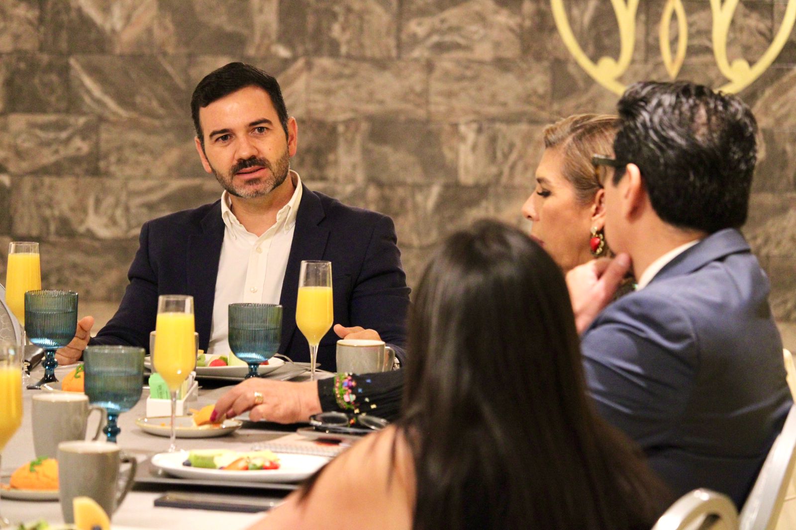 Yankel Benítez, hoteleros y empresarios afinan detalles de cara a celebración de Día de Muertos