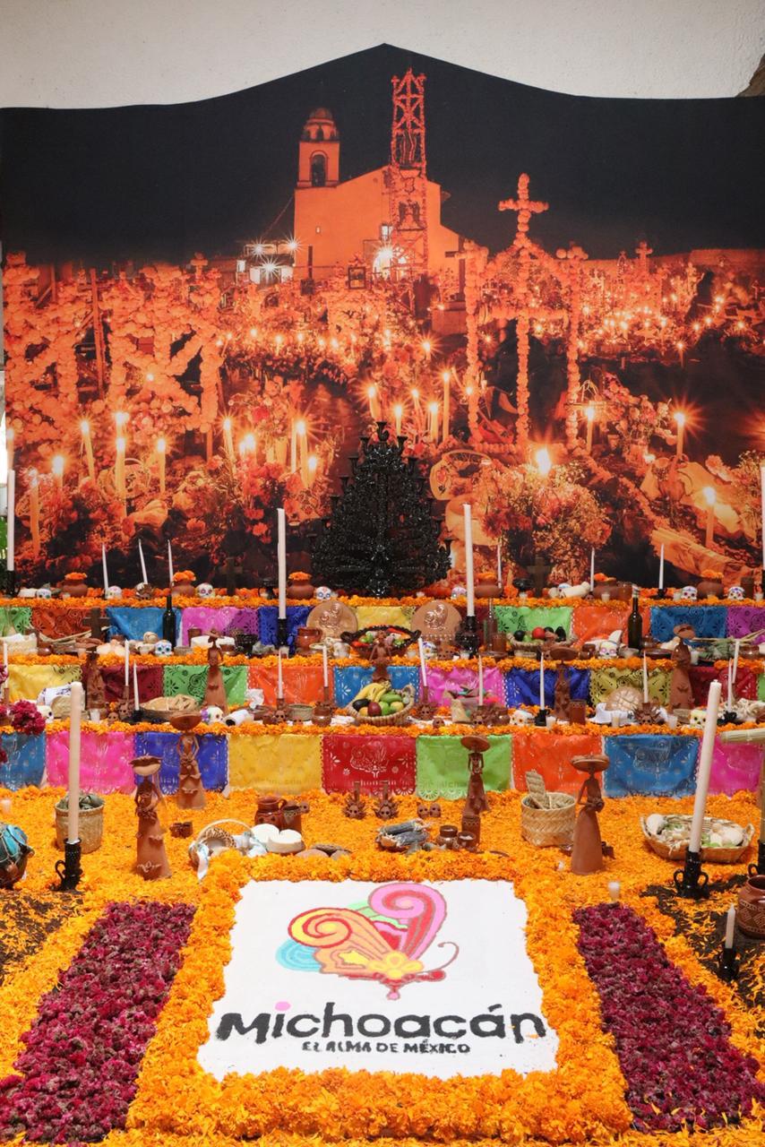 Michoacán cautiva en Xcaret por su tradición de Noche de Muertos