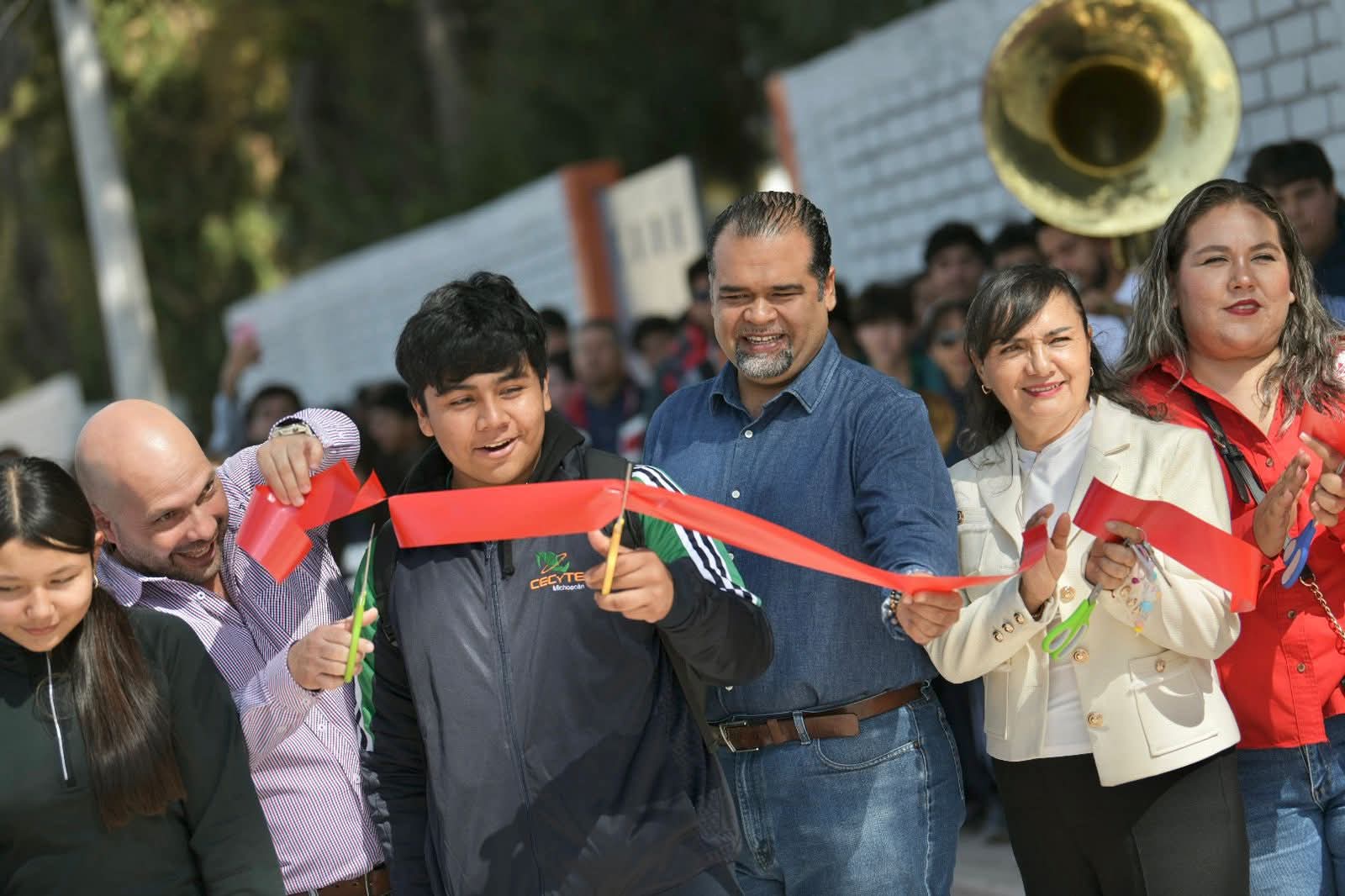 Cecytem Puruándiro se beneficia con nuevos accesos viales