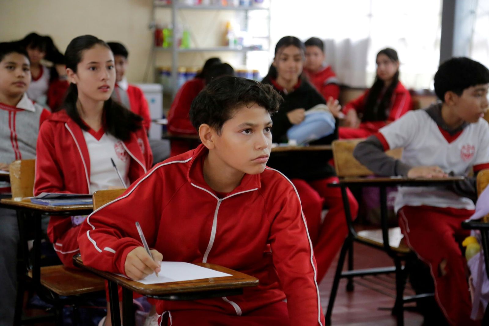 Reinician clases más de 900 mil estudiantes de básica