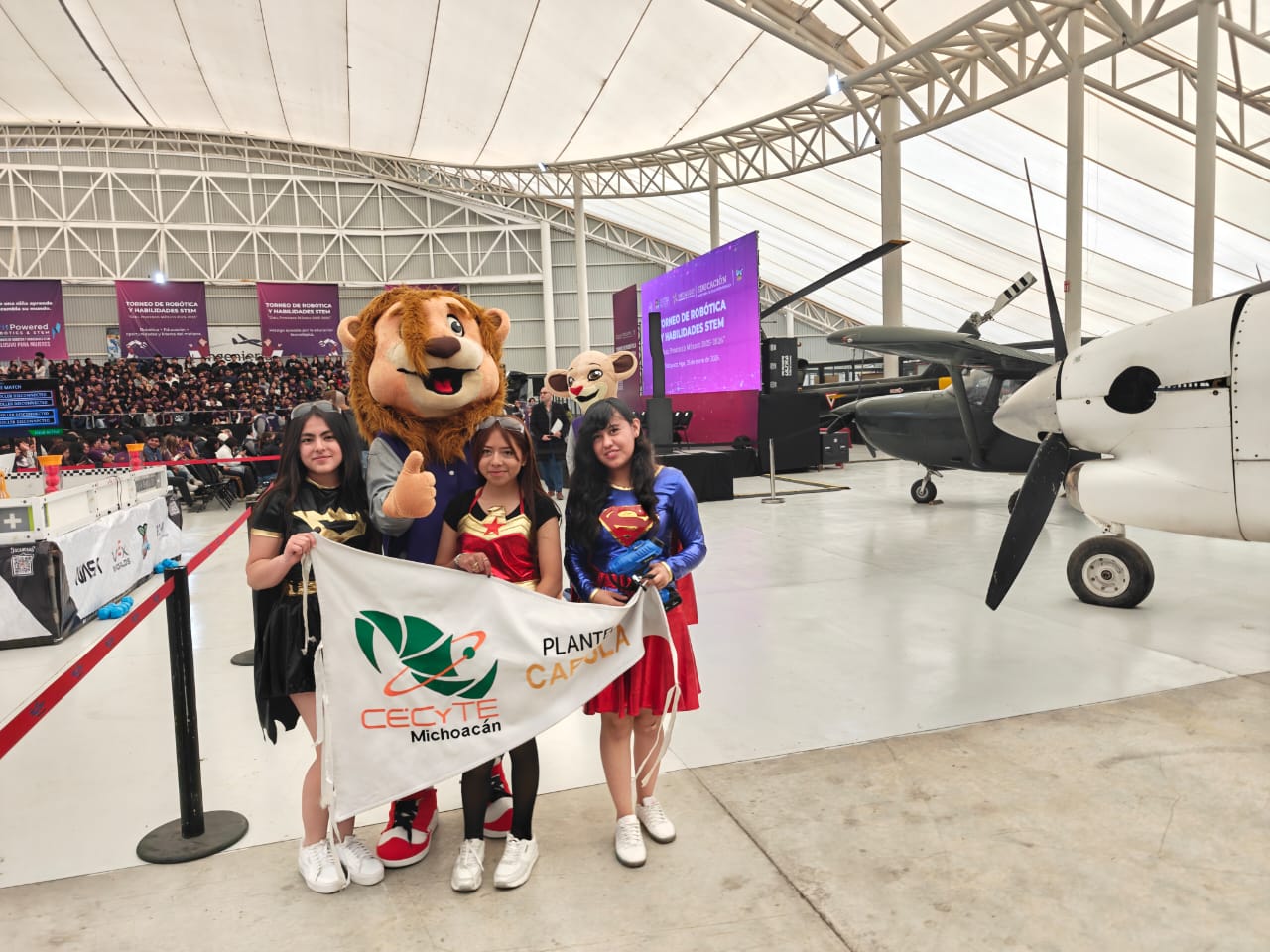 Alumnas del Cecytem van por el pase al mundial de robótica