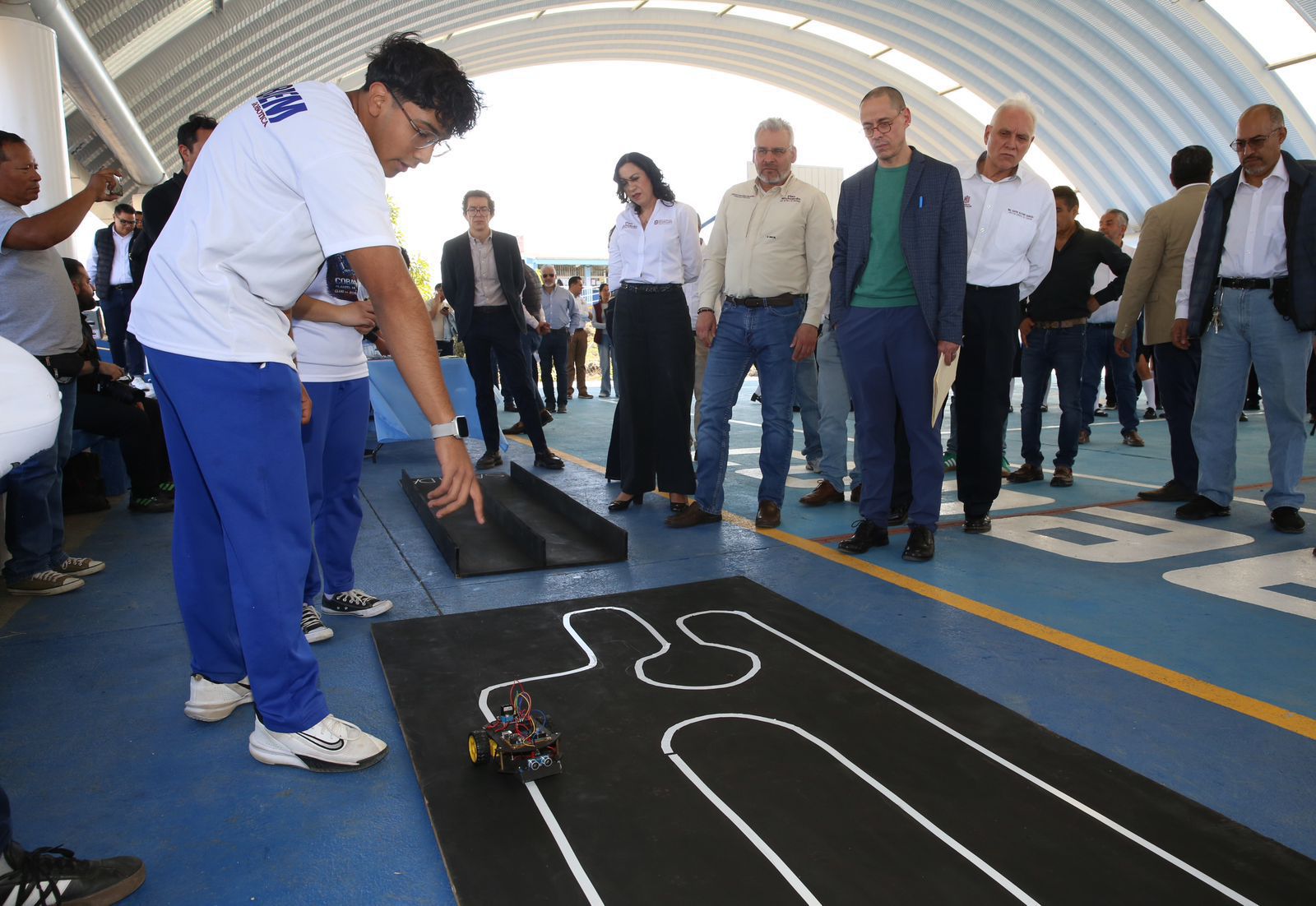 Estudiantes del Cobaem presentan a Bedolla proyecto de inteligencia artificial