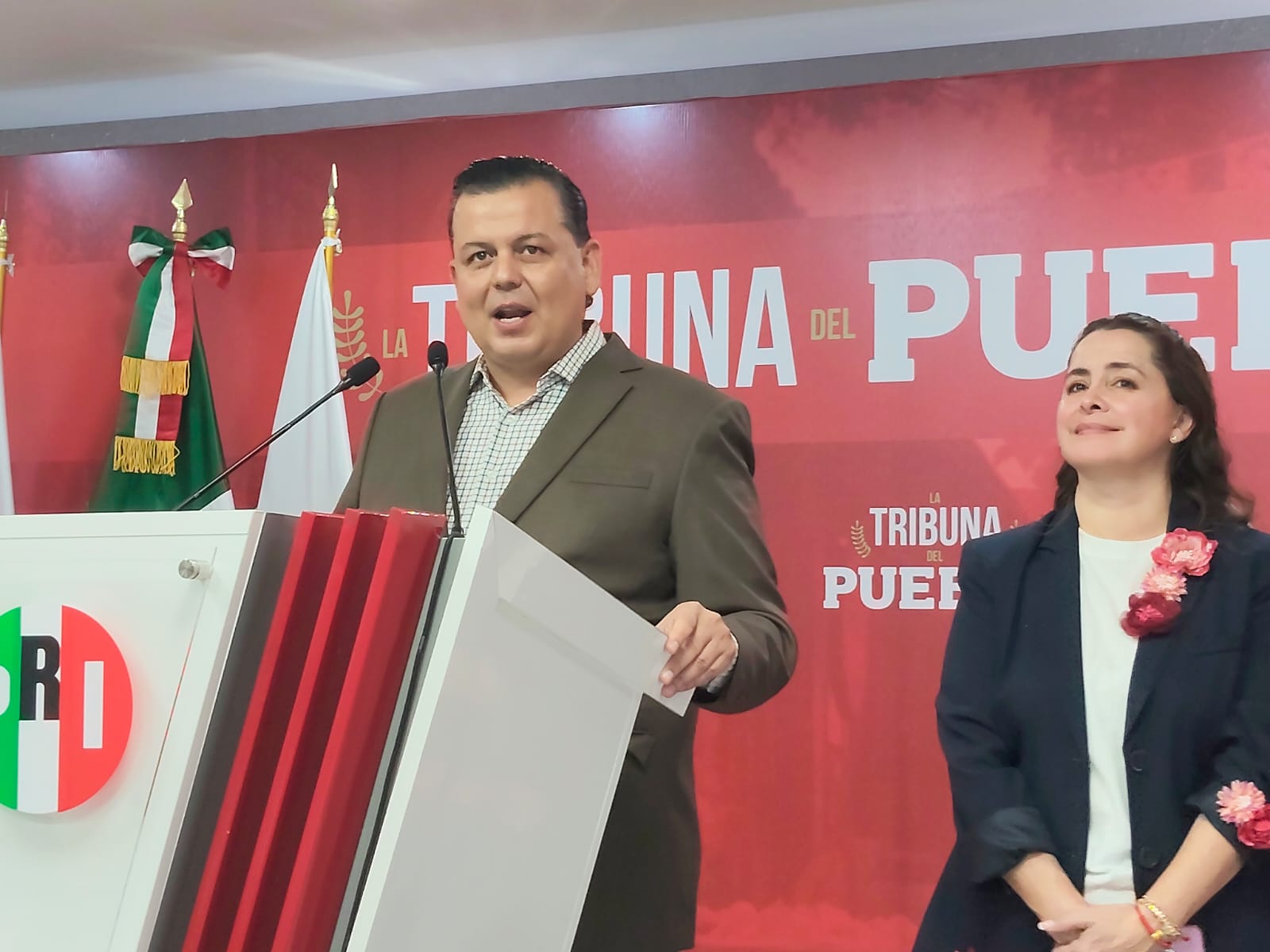 Valencia dice que no tiene competencia en el PRI para su reelección