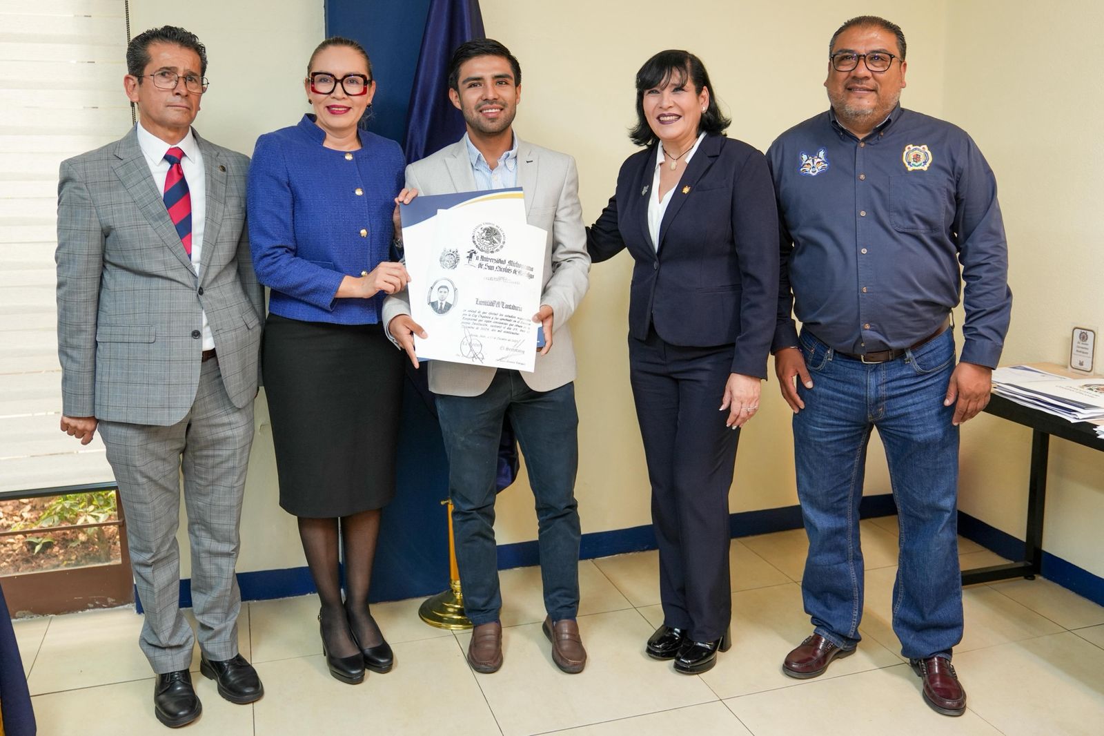 Entrega masiva de Títulos; Yarabí Ávila convoca a poner en alto el nombre de la UMSNH