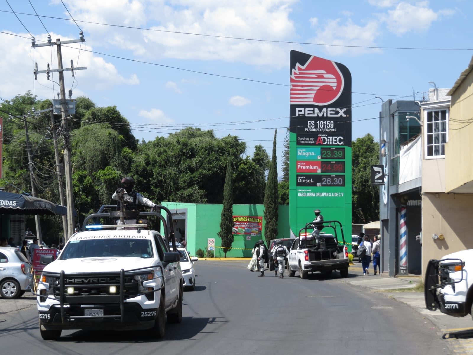 Asesinan a despachador a balazos en gasolinera de Uruapan