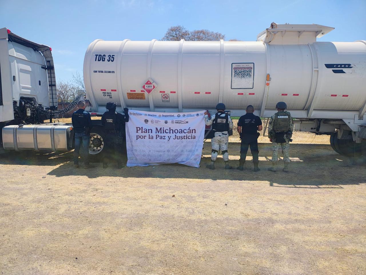 Operativo permite la recuperación de tractocamión robado en carretera de Huetamo