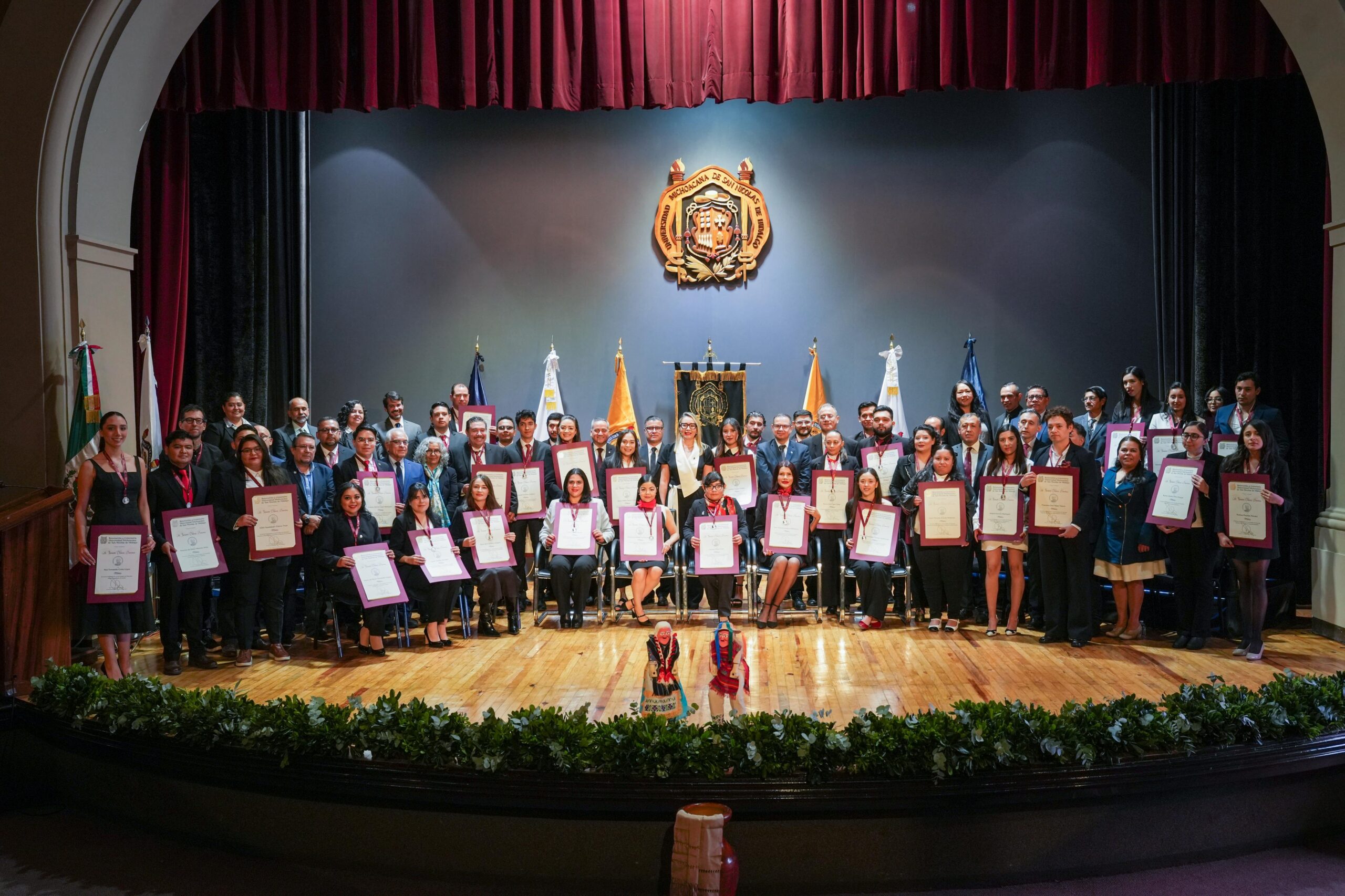 Yarabí Ávila entrega la Medalla “Dr. Ignacio Chávez Sánchez”; insta a nicolaitas a generar conocimiento en beneficio de las comunidades