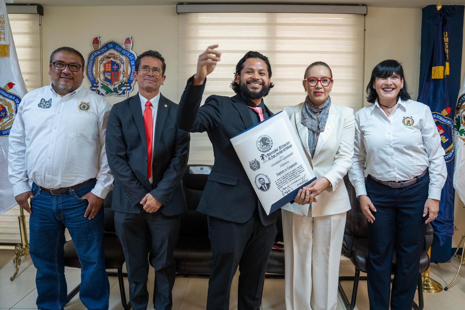 Toma de decisiones debe incidir de manera positiva en el entorno, señala Yarabí Ávila a recién titulados