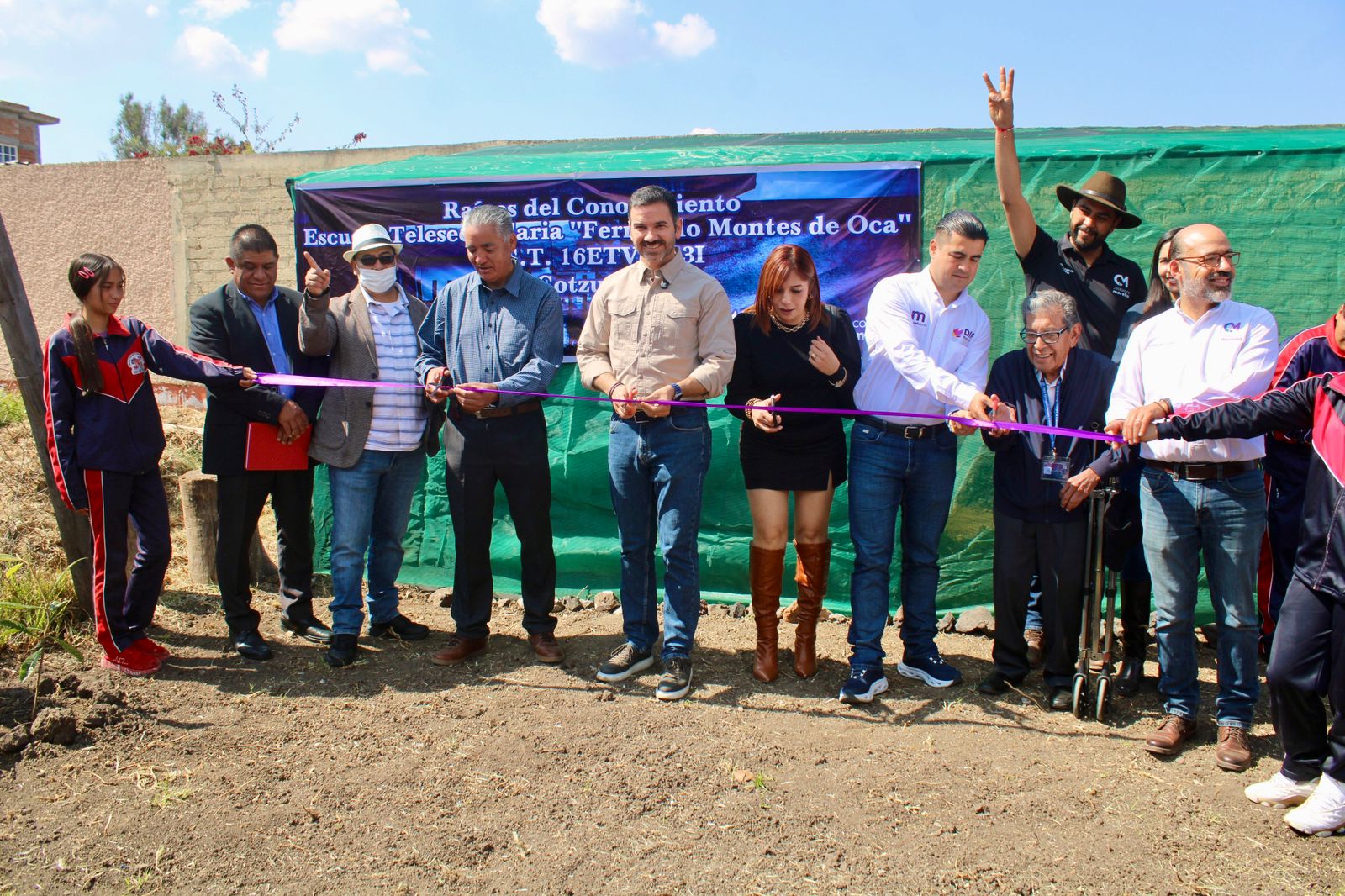 Yankel Benítez inaugura Huerto Comunitario de Telesecundaria ‘Fernando Montes de Oca’