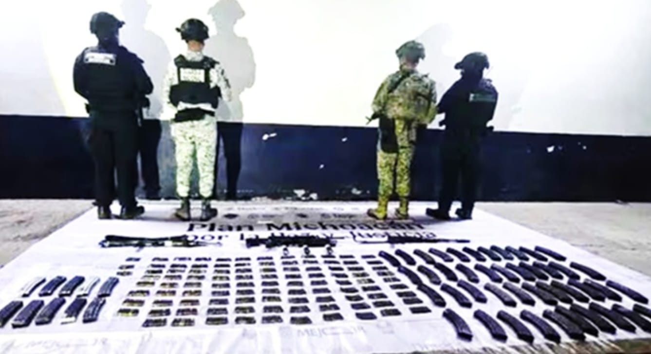 Aseguran armas, granadas y equipo táctico en Apatzingán