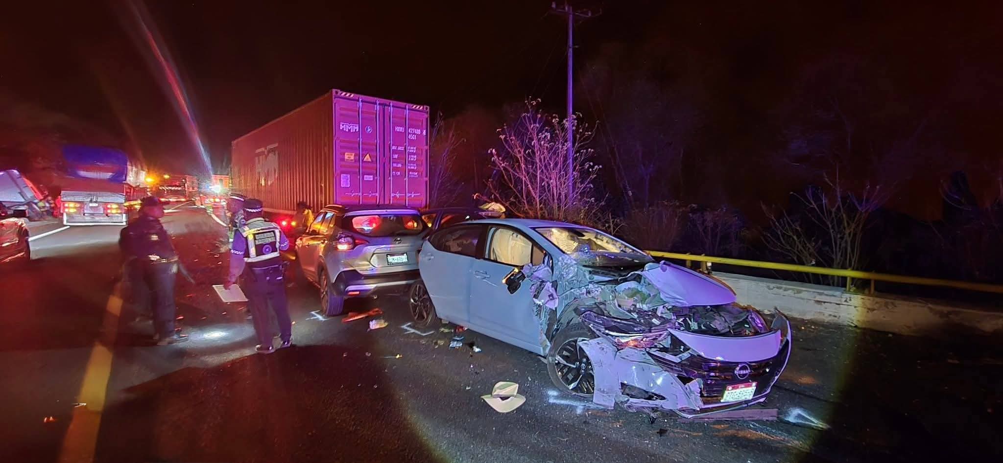 Choque múltiple deja varios lesionados en la Siglo XXI, en Arteaga