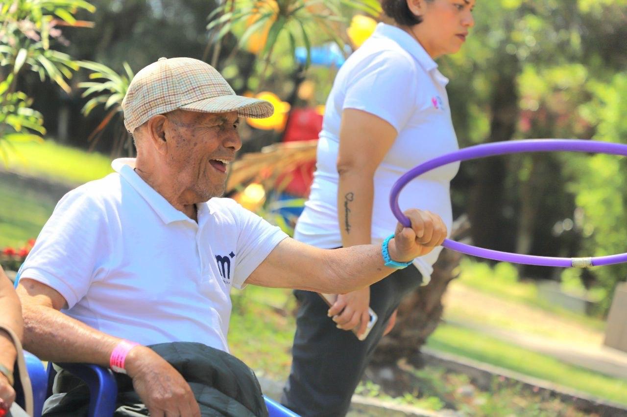 Paola Delgadillo promueve bienestar emocional en adultos mayores con actividades recreativas