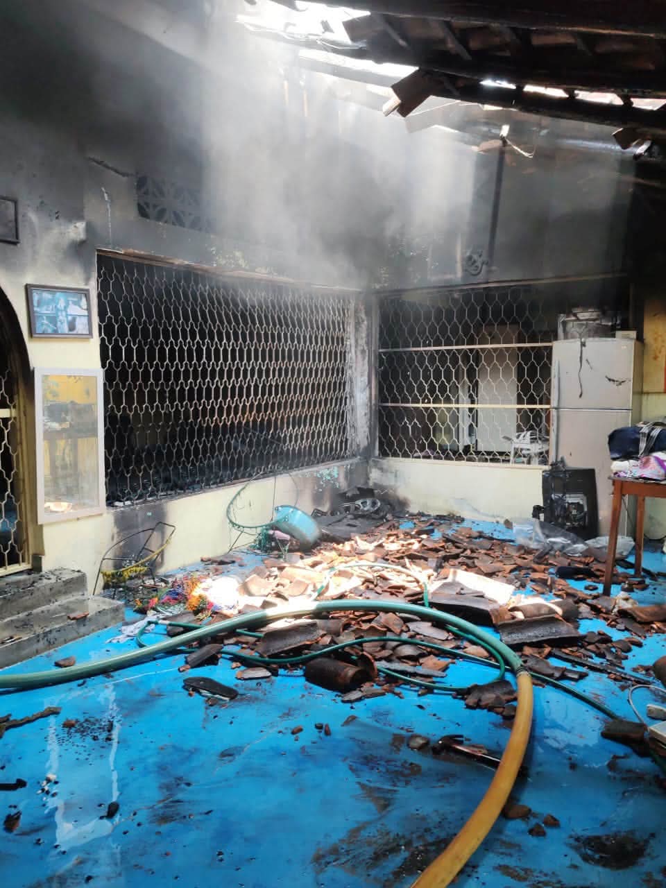 Incendio en vivienda moviliza a cuerpos de emergencia en Huetamo