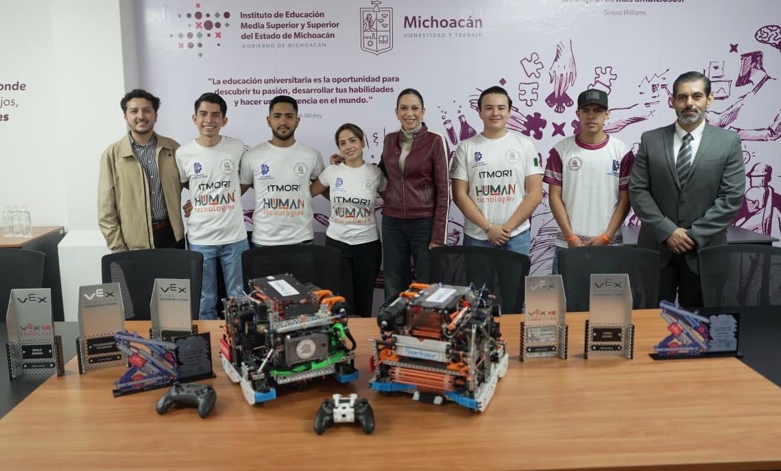 Estudiantes michoacanos participan en mundial de robótica