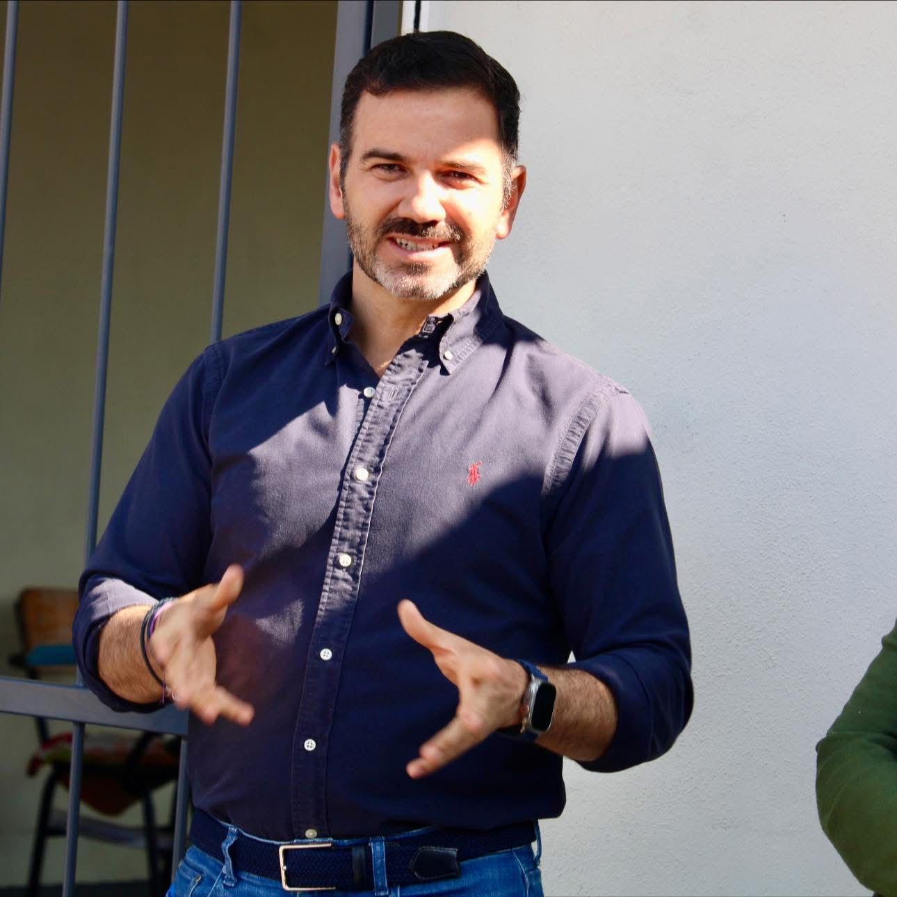 Yankel Benítez Silva se reúne con la comunidad del Telebachillerato en Cotzurio, Tenencia de Chiquimitío