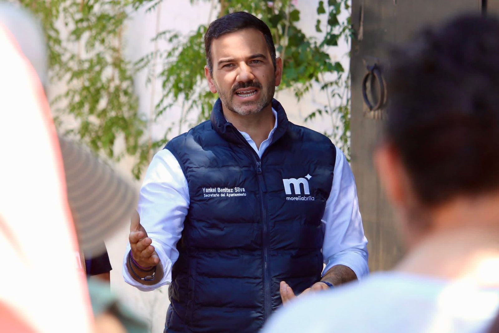 Yankel Benítez Silva supervisa obra con vecinos de Tenencia Morelos