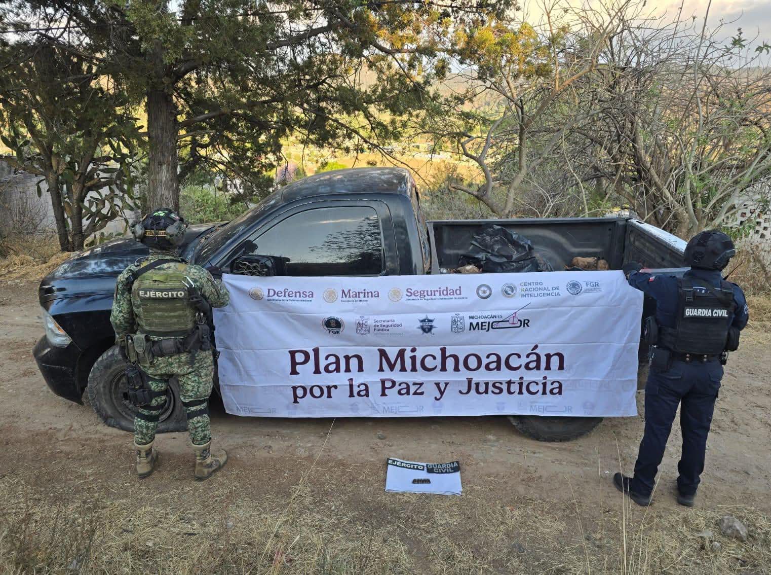 Aseguran camioneta robada tras ataque a fuerzas de seguridad en Zinapécuaro