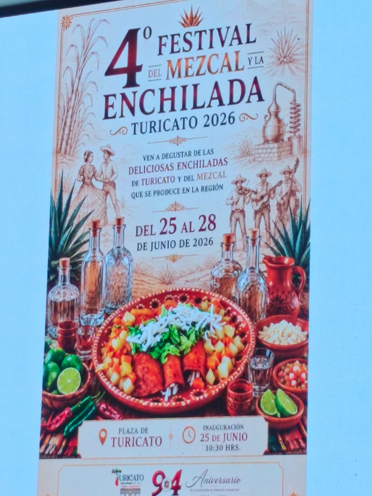 Mezcal, baile de tabla y tradición en el 94 aniversario de Turicato