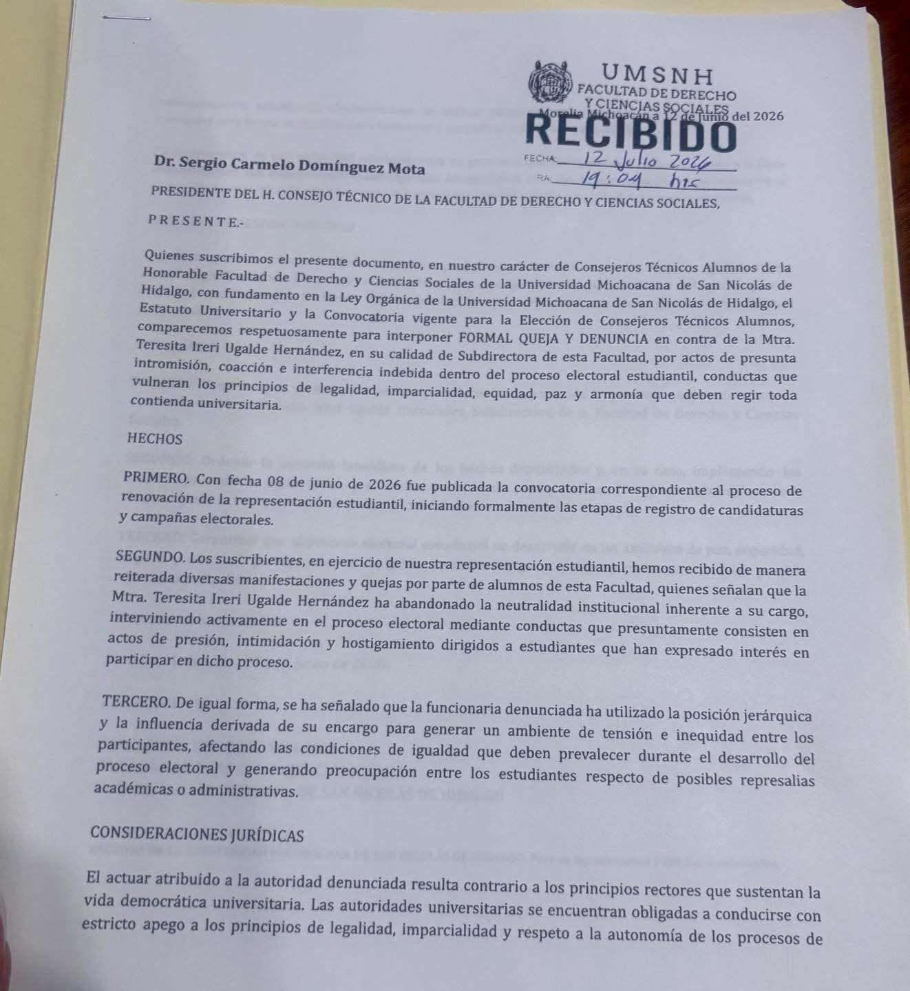 Cesan de funciones a subdirectora de la Facultad de Derecho
