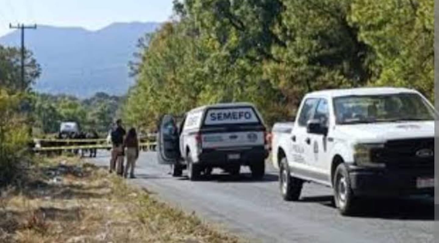 ⚫ Hallan a mujer asesinada a un costado de la carretera