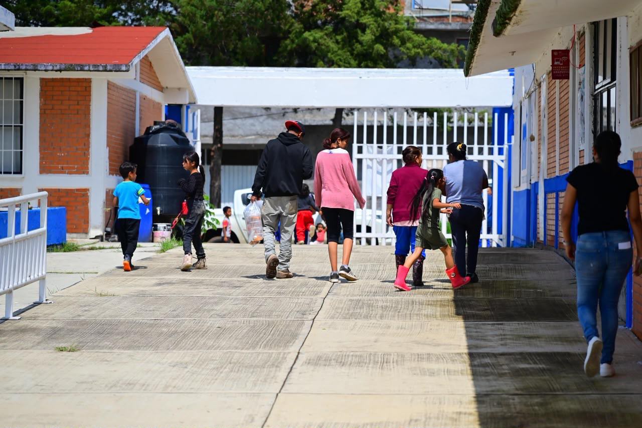 Trasladan a familias y activan comedor comunitario en Benito Juárez; priorizan atención a niños y adultos mayores