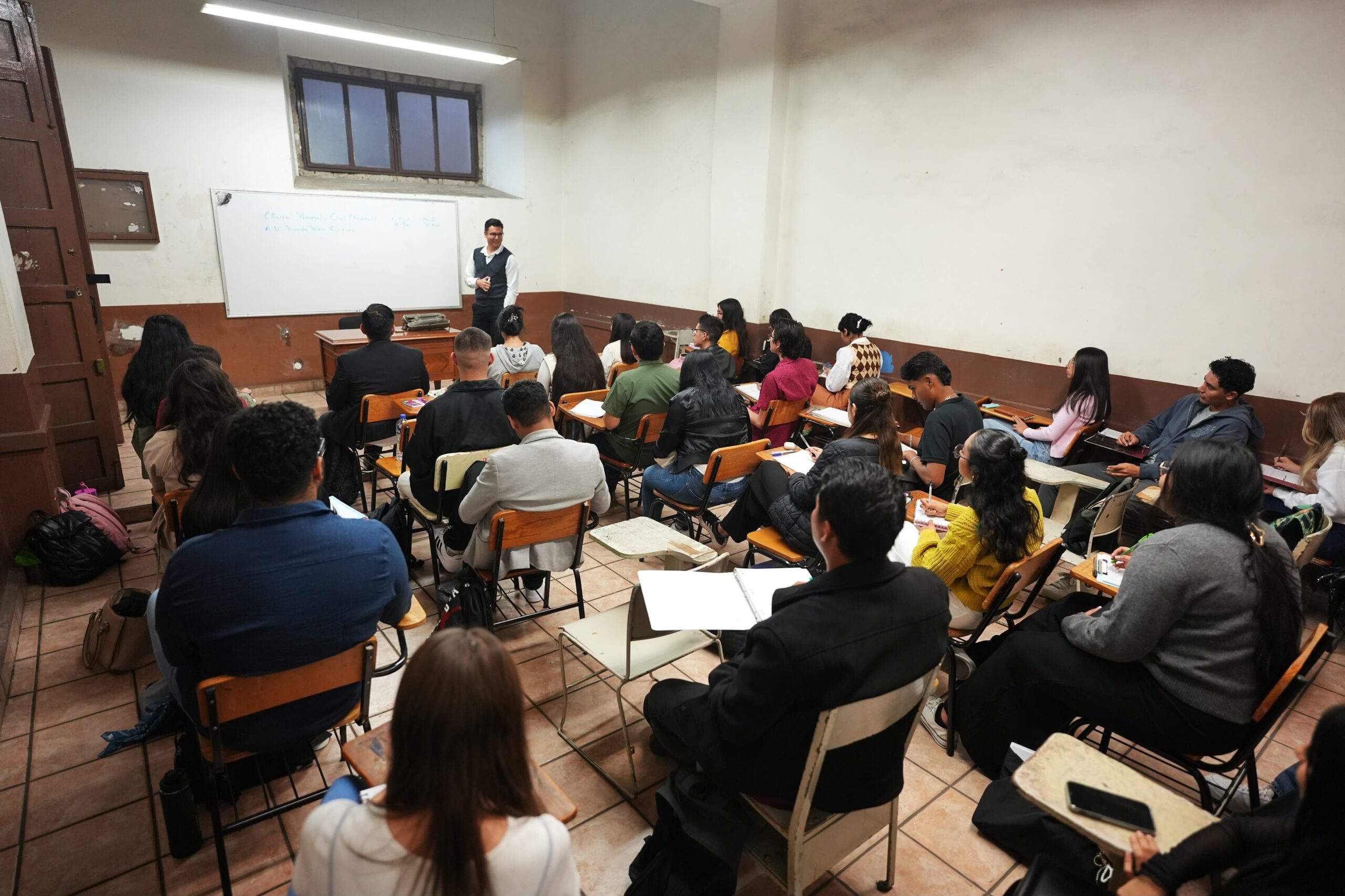 Administración de Yarabí Ávila hace justicia a maestros de la Facultad de Derecho que no recibían pagos