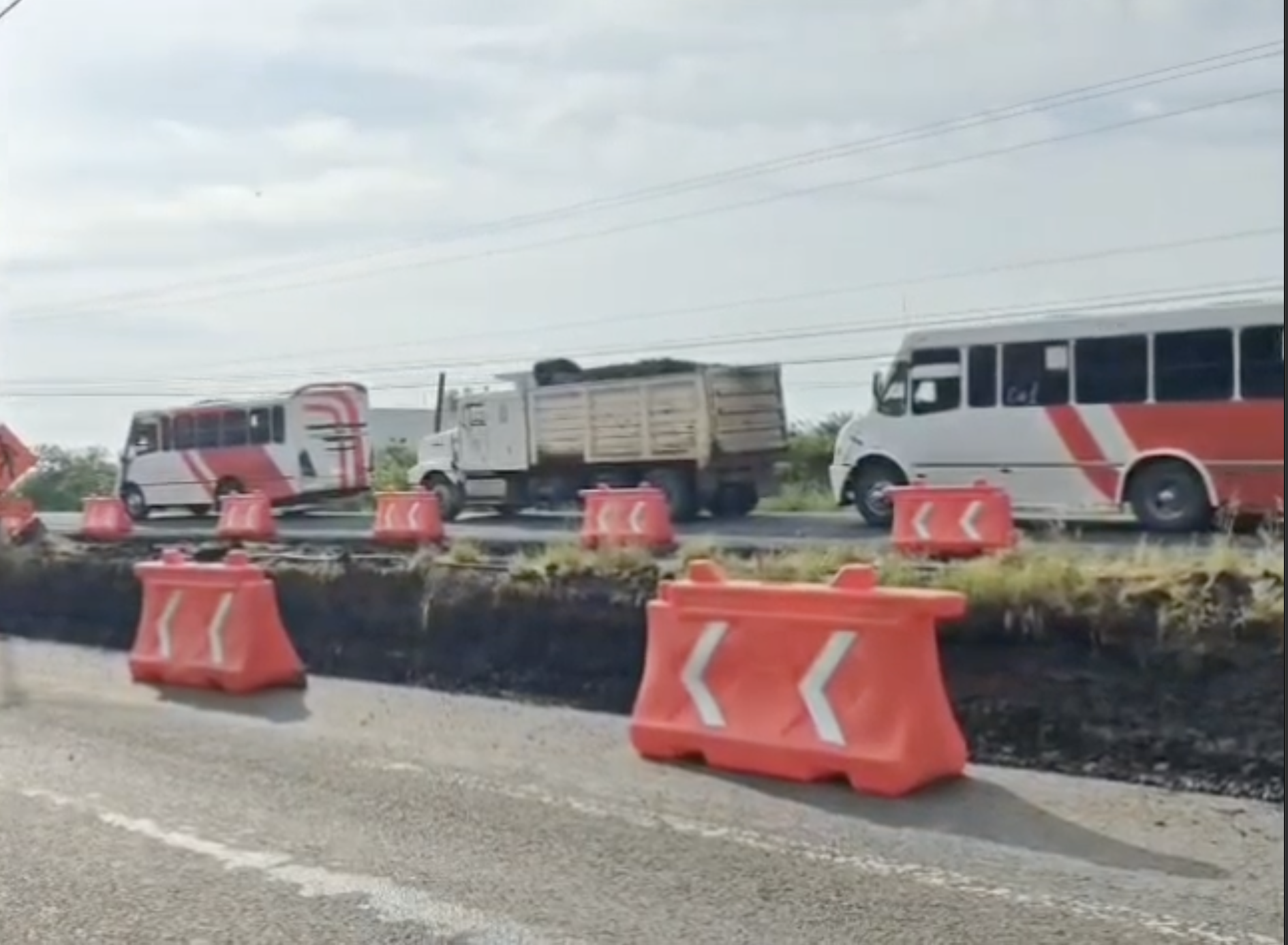 Piden cruce peatonal seguro ante obras en salida a Quiroga
