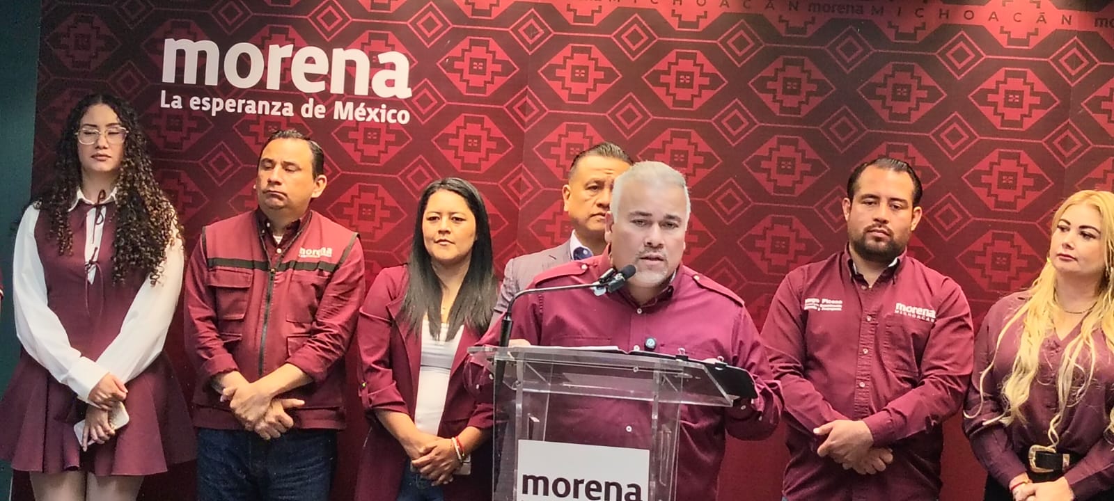 Grecia Quiroz debió entregar los celulares ahora que acudió a la FGR