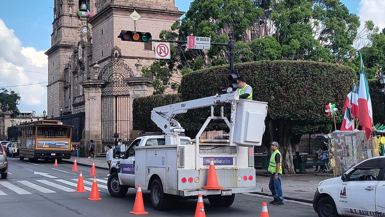 La Avenida Madero estrena señales verticales de tránsito
