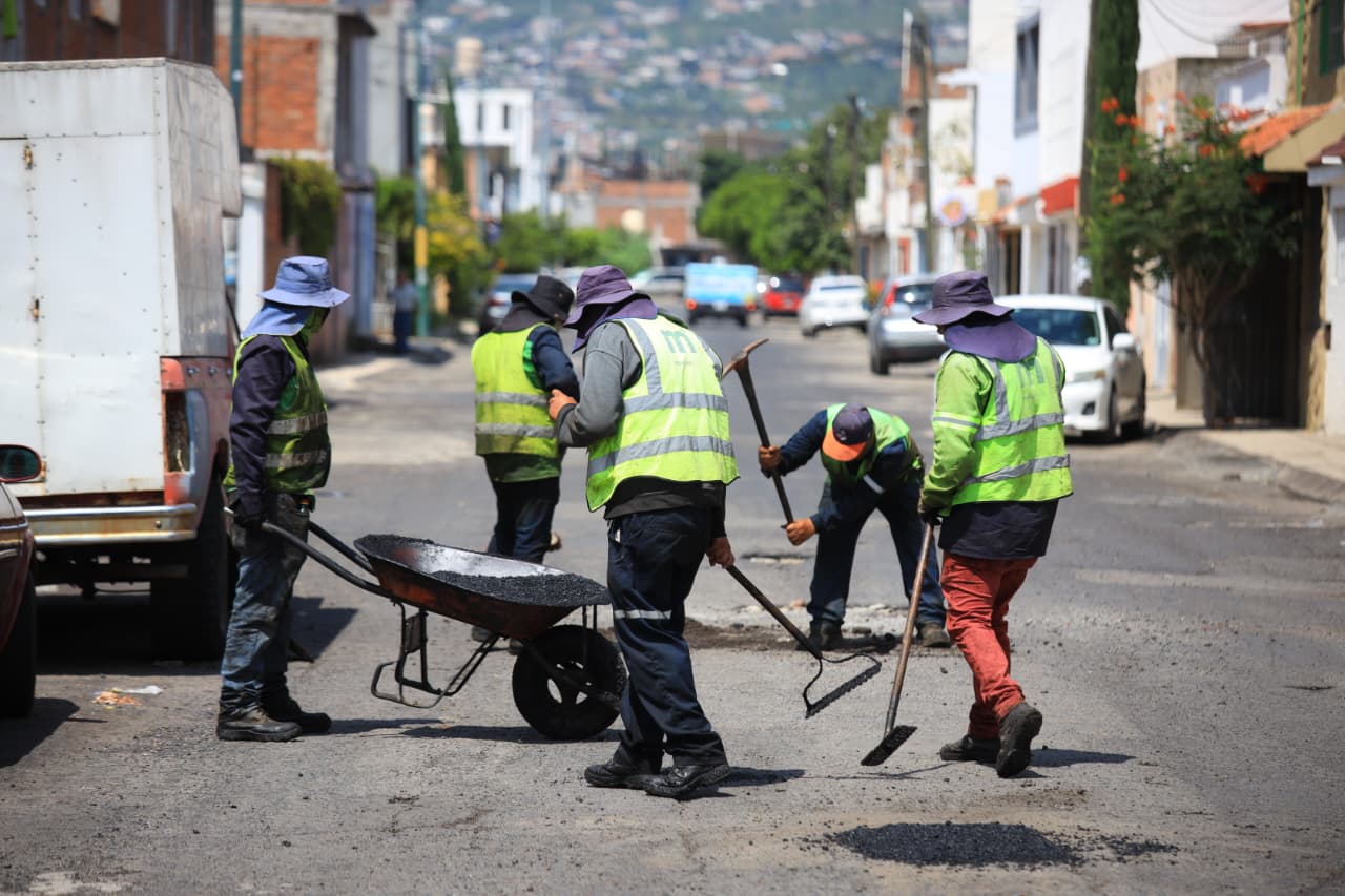 Permanentes y en distintos puntos de la ciudad, jornadas de bacheo del Gobierno de Morelia