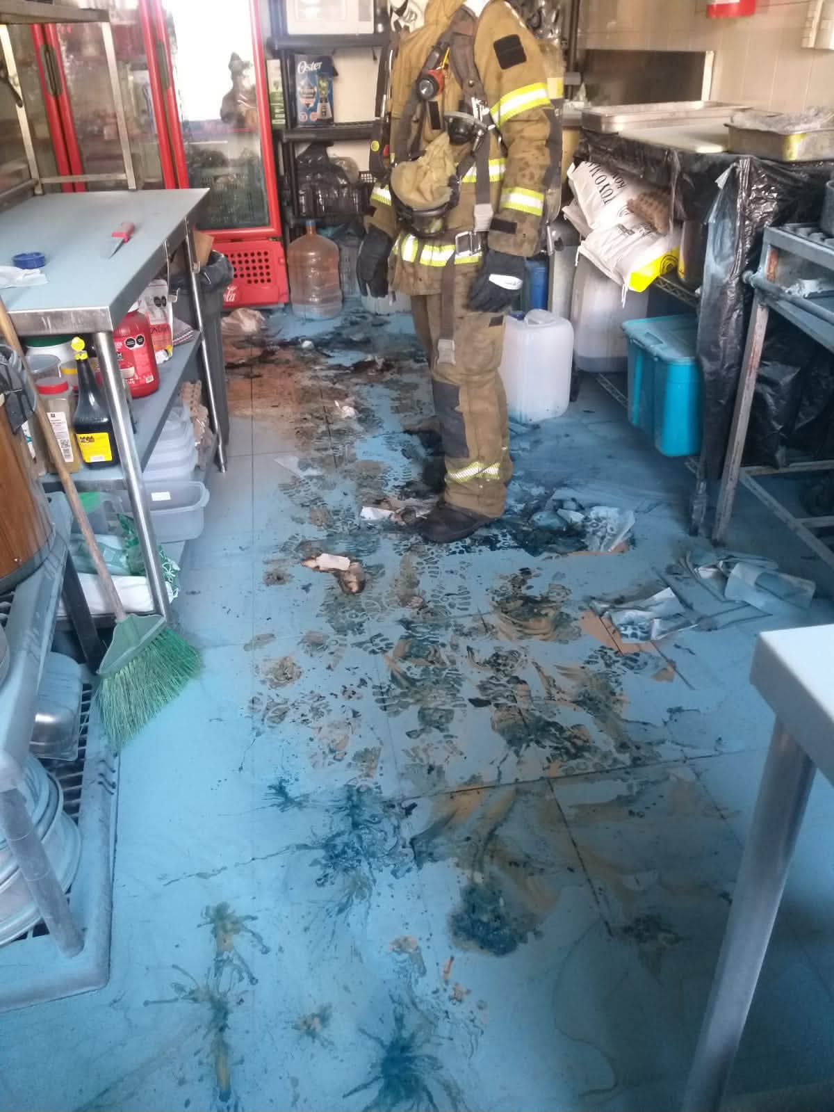 Conato de incendio moviliza a bomberos en restaurante de Morelia