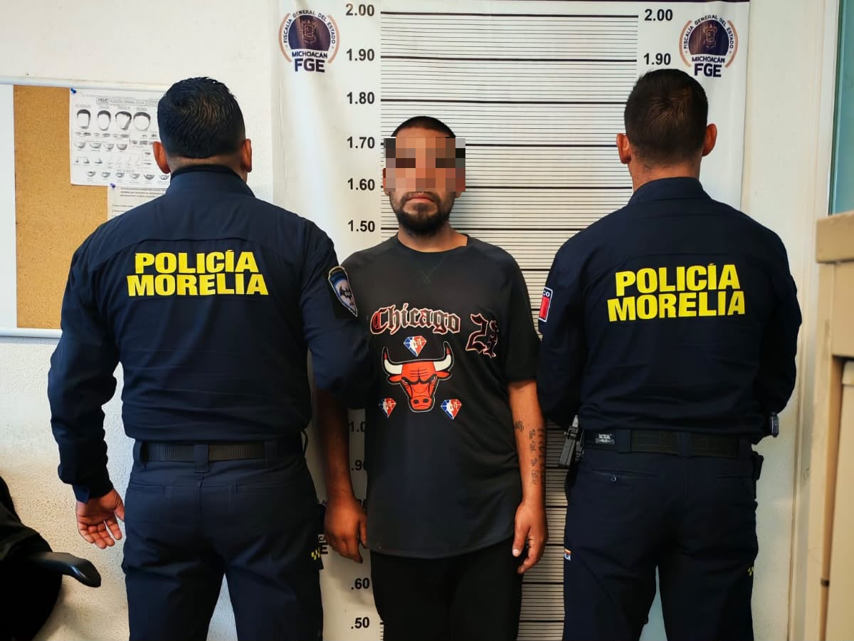 Detienen a hombre con moto robada y arma en Morelia