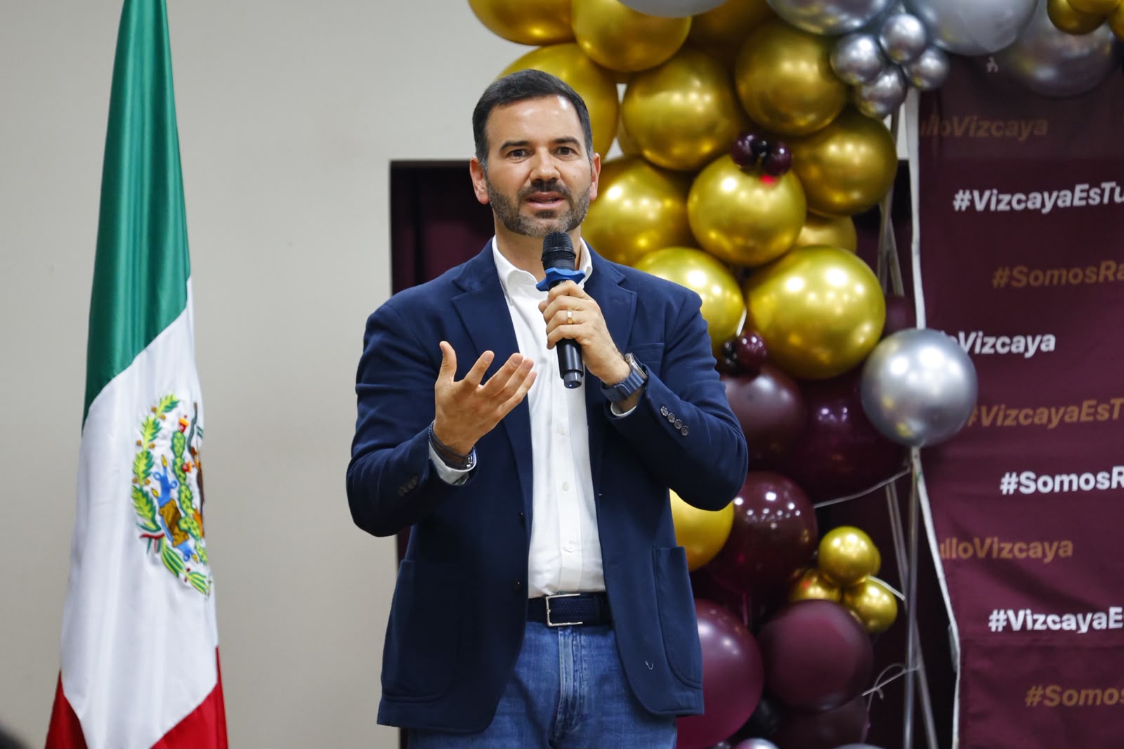 Yankel Benítez dialoga y estrecha comunicación con jóvenes universitarios