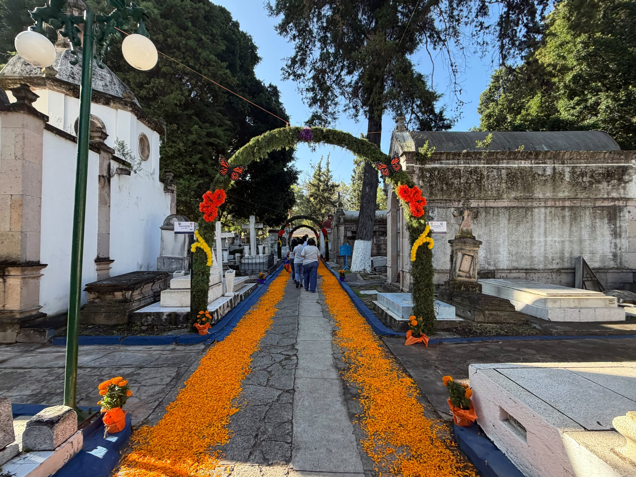 Listos los panteones municipales para Día de Muertos